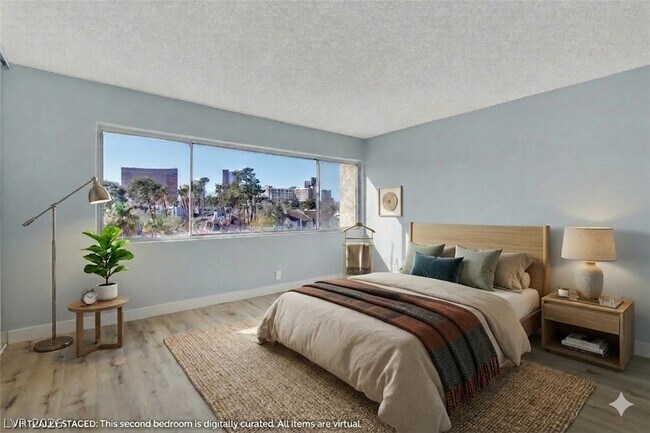 Foto del edificio - 725 N Royal Crest Cir
