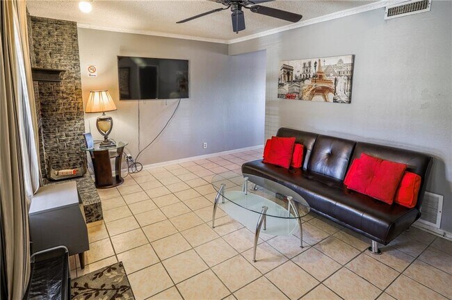 Foto del edificio - 7800 Northcrest Blvd