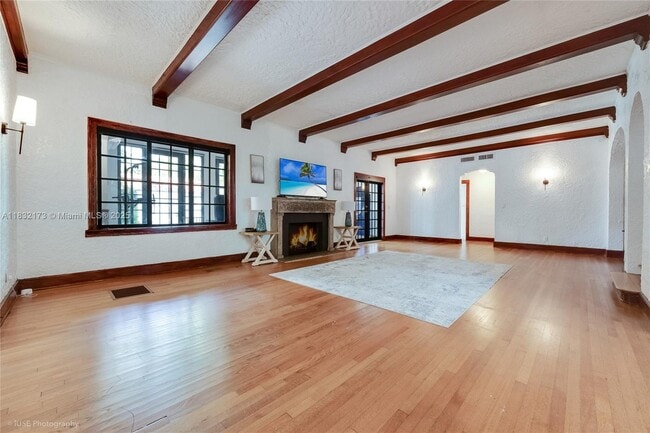 Building Photo - 1624 Granada Blvd