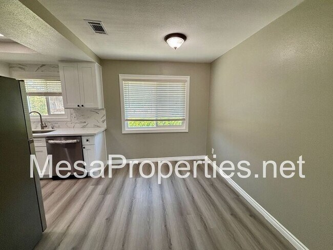 Foto del edificio - 1749 E Fairfield Ct