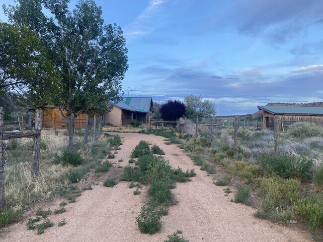 Foto del edificio - 290 Johnson Canyon Rd