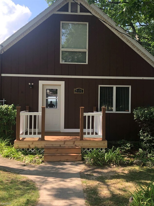 Primary Photo - 5 br, 2.5 bath House - 2171 Country Club Way