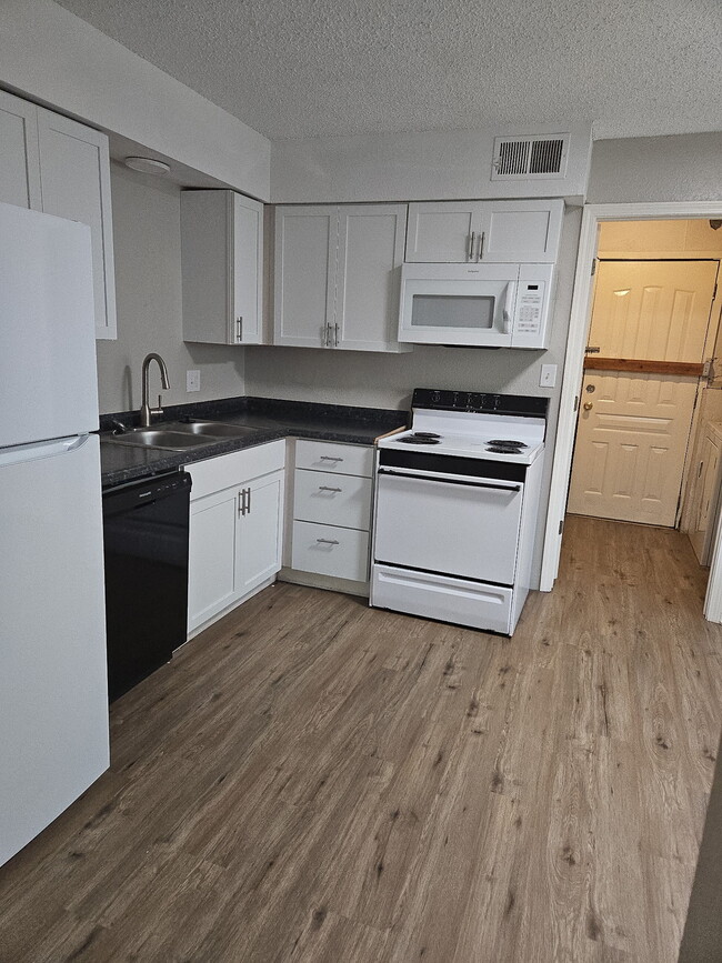 Building Photo - 9201 E 54th St