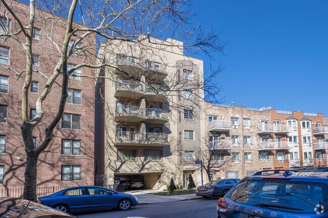 Building Photo - 141-29 Pershing Cres