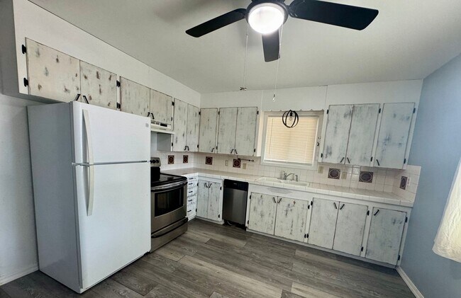 Foto del edificio - Renovated 2 bed 1 bath duplex near town center