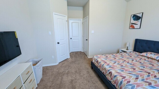 Building Photo - 833 Tuscan Rd