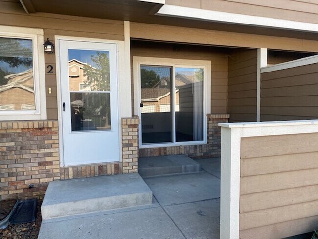 Building Photo - 2 Bedroom & 2.5 Bath Townhouse
