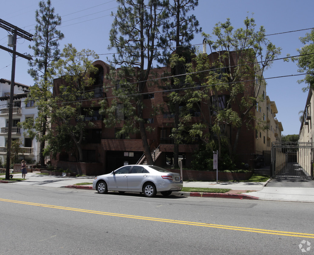 Building Photo - Barrington Apartments