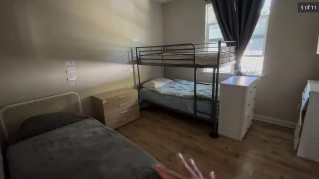 Foto del edificio - 5 Bed 4 Bathroom Duplex