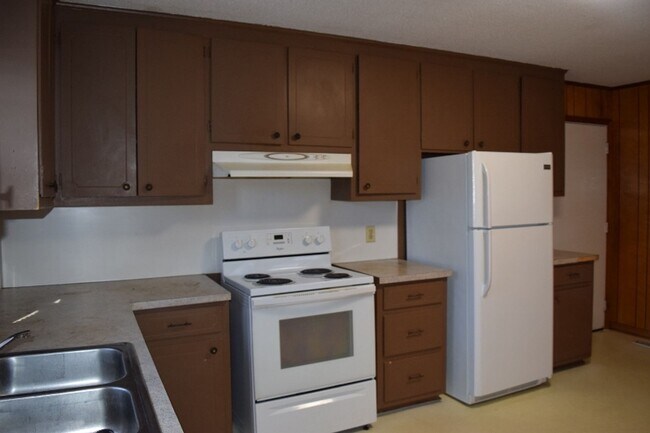 Building Photo - 3 bed, 1.5 bath, 1 Level Living