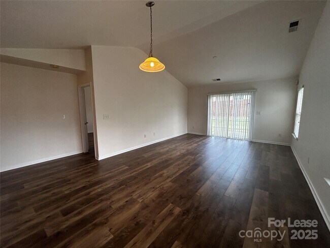 Foto del edificio - 908 Swearngan Ridge Ct