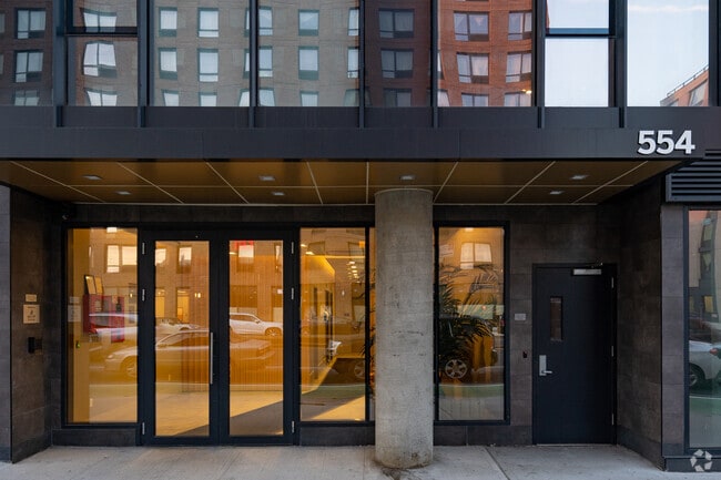 Entrance - 554 4th Ave