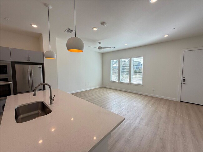 Foto del edificio - 33200 Forest W St