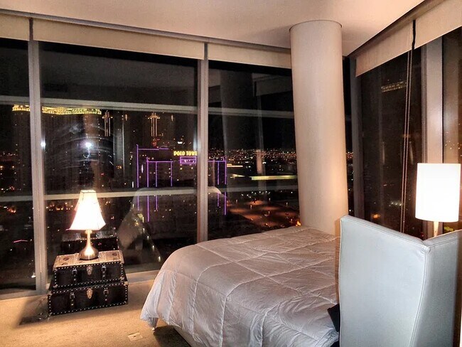 Bedroom, view at night - 3722 Las Vegas Blvd S