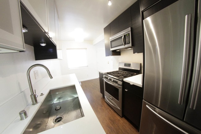 modern kitchen - 510 Pacific Ave