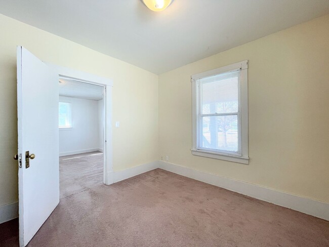 Building Photo - 2 bedroom with detached garage