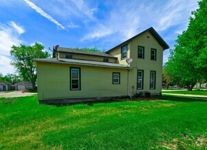 Building Photo - 310 W Main St