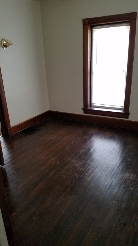 Bedroom - 404 W Stephenson St