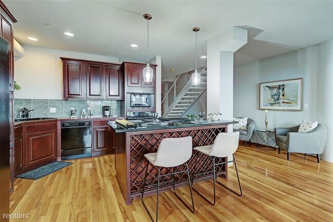 Building Photo - 1 br, 2 bath Condo - 1025 S Shepherd Dr