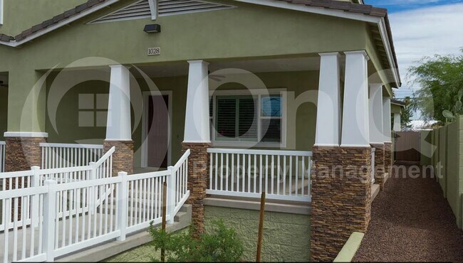 Foto del edificio - 1028 E Curry Rd