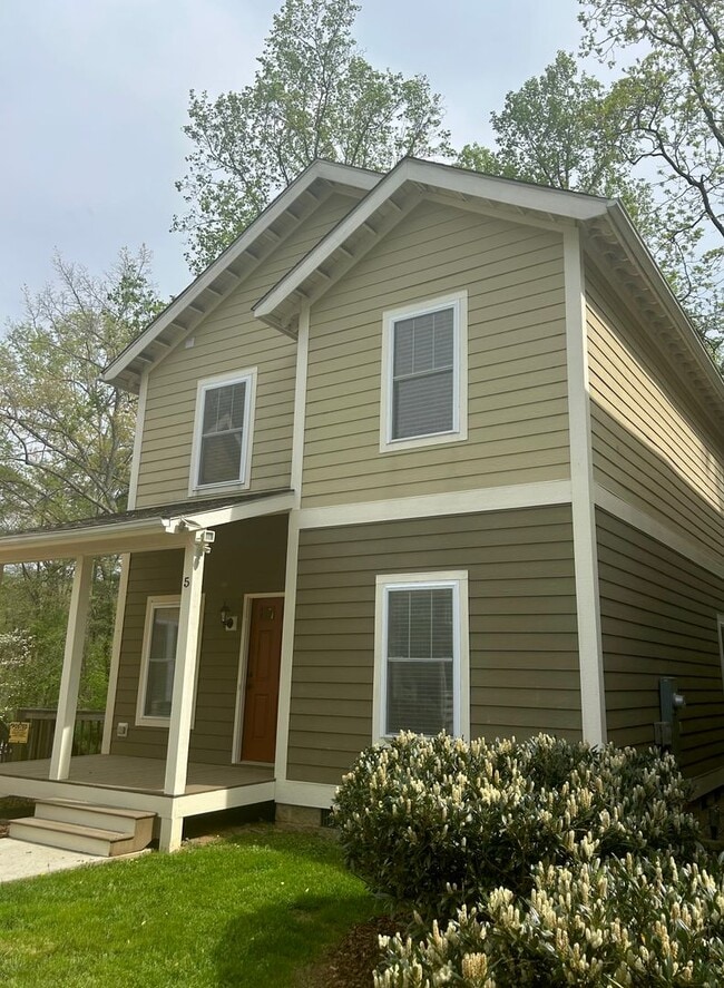Building Photo - 129 Aurora Dr
