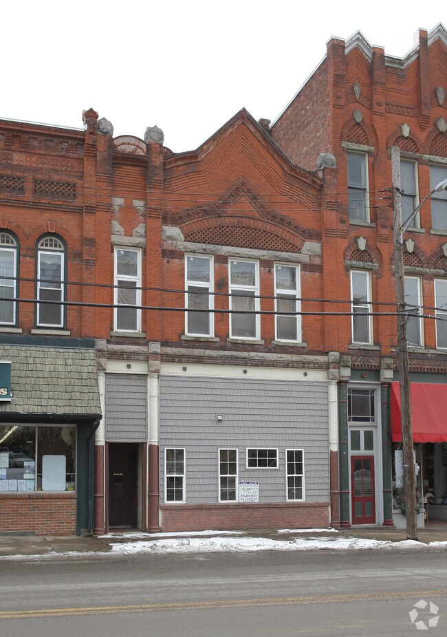 Building Photo - 15 W Main St