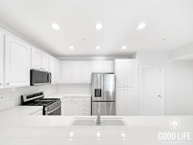 Building Photo - Stylish 2-Bed 2-Bth Home in Irvine with Pool, Jacuzzi, Basketball Court, Balcony & 2 Car Attached...