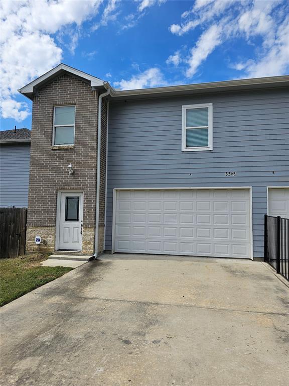 Foto principal - 8205 Oak Knoll Ln