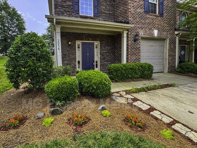 Building Photo - 2056 Oxford Heights