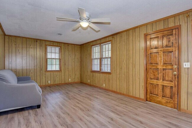 Building Photo - 1544 Wire Rd
