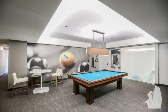 Foto del edificio - 0 bedroom in Chicago IL 60613