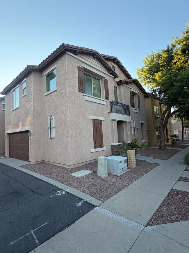 Foto del edificio - Beautiful 3 bedroom home in Gilbert! NEW CARPET NEW PAINT