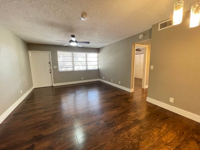 Foto del edificio - 10092 Twin Lakes Dr