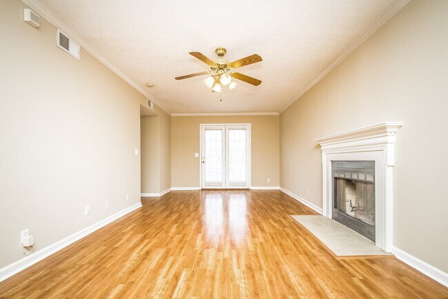 Foto del edificio - 1215 Cedarbend Dr