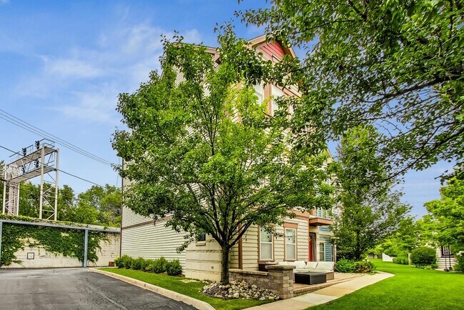 Building Photo - 3910 N Kolmar Ave