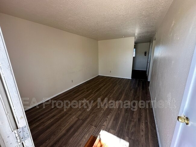 Building Photo - 308 Virginia St NE
