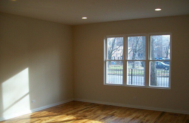 Building Photo - 1342 E 73rd St