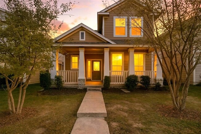 Building Photo - 930 Alamo Plaza Dr