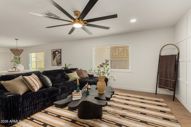 Foto del edificio - 516 E Greenway Dr