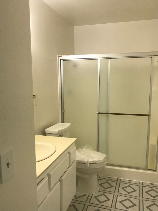 Building Photo - Cozy 3 bedroom / 2 bathroom  Home