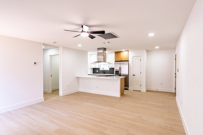 Building Photo - 1142 Mansell Ave