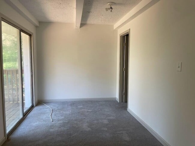 Building Photo - 10135 Port Royal Ct