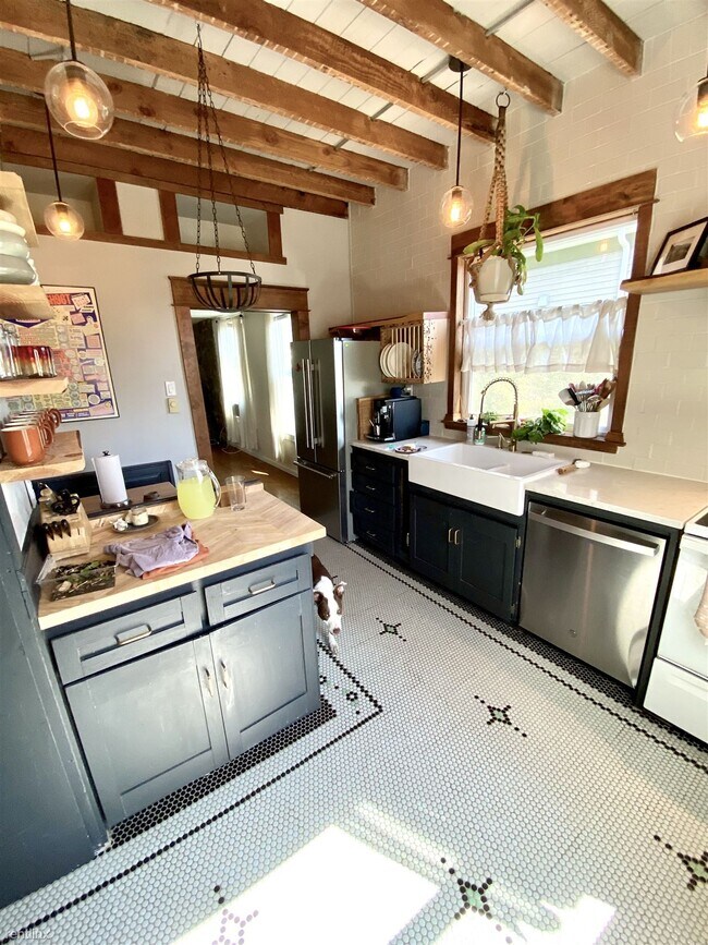 Building Photo - 4 br, 2 bath House - 826 South Sprague Avenue