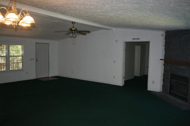 Building Photo - 764 Harmony Rd