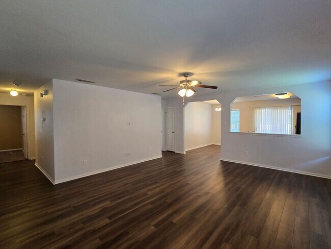 Foto del edificio - SECTION 8 / HUD ACCEPTED & RENT REDUCTION ...