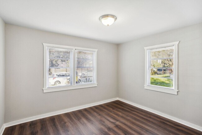 Foto del edificio - 817 W 44th St