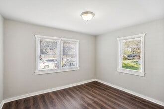 Building Photo - 817 W 44th St