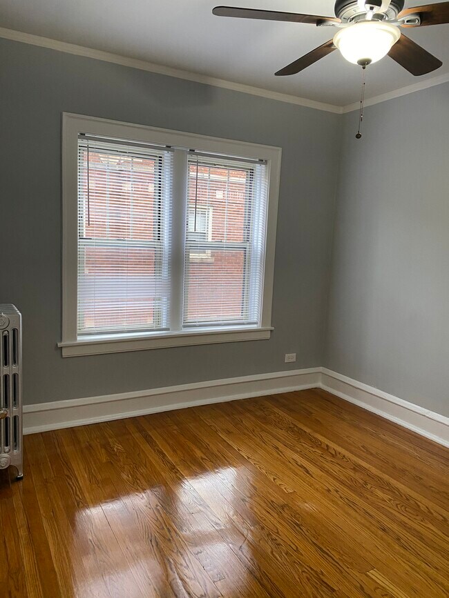Foto del edificio - 5115 W Montrose Ave
