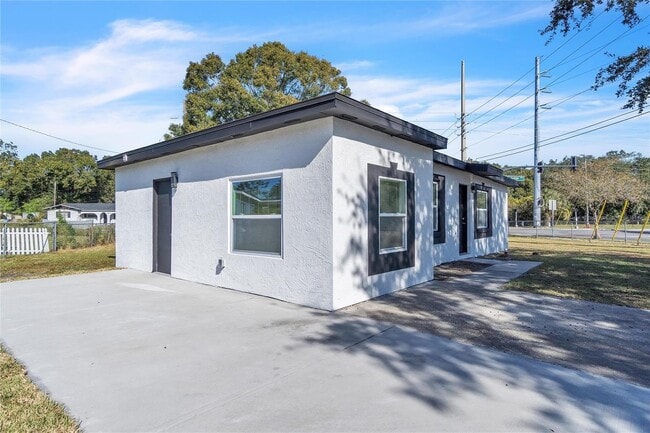Building Photo - 4201 Lake Lawne Ave