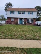 Building Photo - 5 Peach Tree Rd